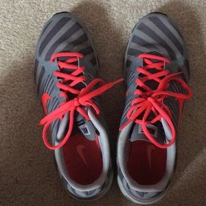 Women’s Nike shoes (nike training shoes)